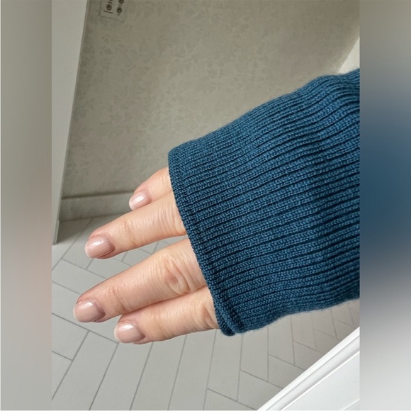 978. Like New - RARE Lululemon Gorgeous Blue Merino Wool Cardigan Sweater - Picture 11 of 11